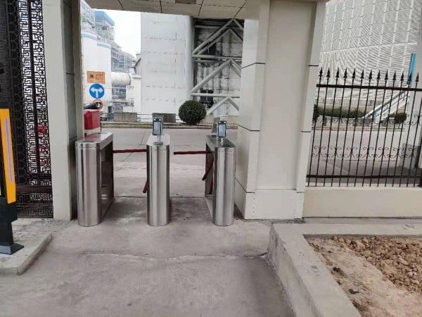開學(xué)季 沈陽通道閘廠家永特佳爾人臉識(shí)別健康碼測(cè)溫終端在線護(hù)航